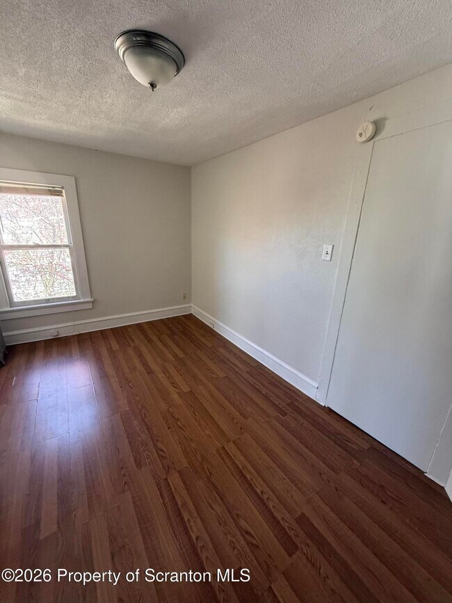 Building Photo - 1042 Taylor Ave