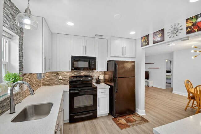 Building Photo - 554 NW 46th St