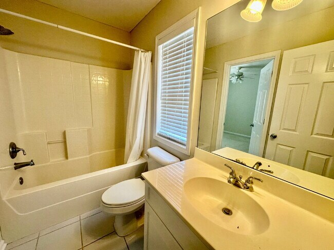 Building Photo - Spacious Four Bedroom Home in Westbury Park!