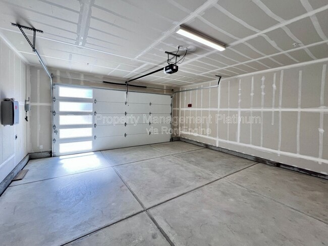 Building Photo - 2065 N Wagon Ln