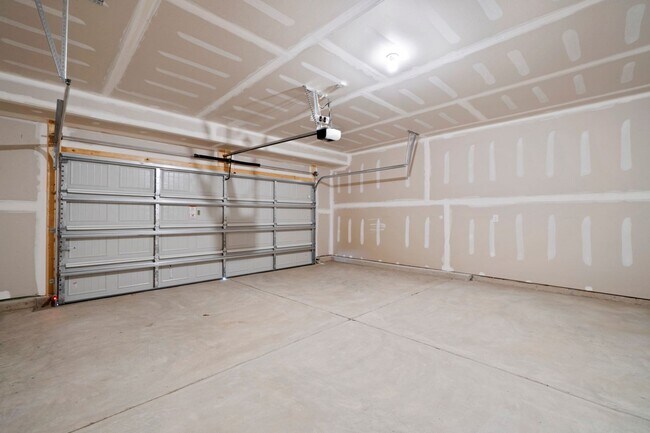 Building Photo - Stunning Almost New Home in desirable Chat...