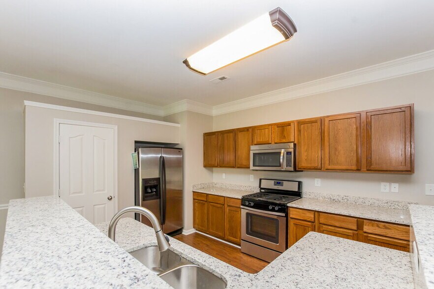 Building Photo - 6694 Sequoia Hills Dr