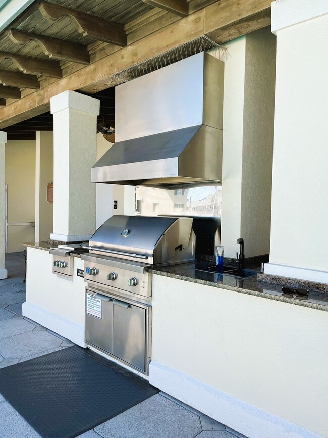 Building Photo - 525 3rd St N