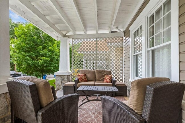 Building Photo - 976 Adair Ave NE