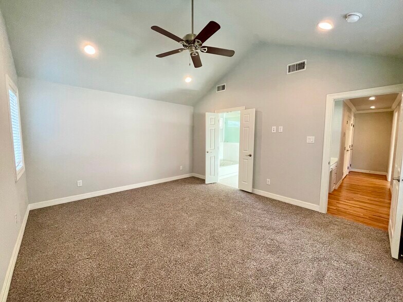 Building Photo - 3716 Collinwood Ave