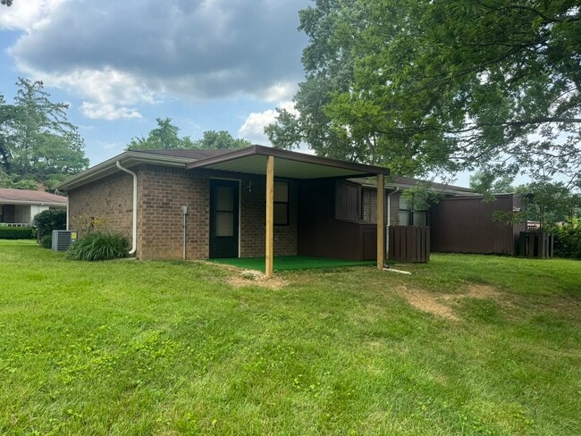 Building Photo - 369 Deer Lake Dr