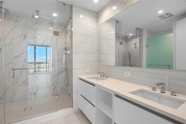 Building Photo - 400 Central Ave