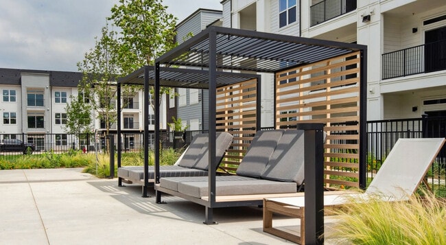 Building Photo - 1301 Leah Ave