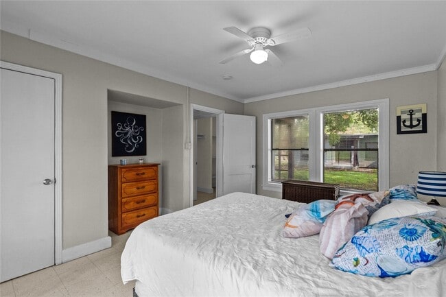 Building Photo - 814 3rd Ave N