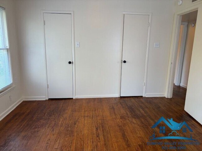 Building Photo - 2411 W Beauregard Ave