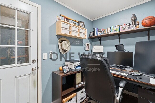 Building Photo - 9854 Thatcher Ave