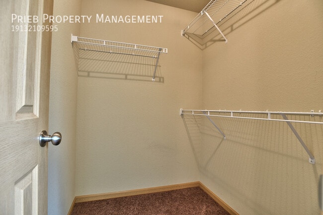 Building Photo - 824 S Woodson Ct