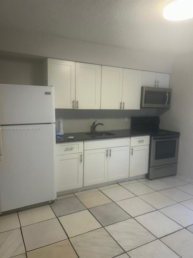 Building Photo - 4030 NW 30th Terrace