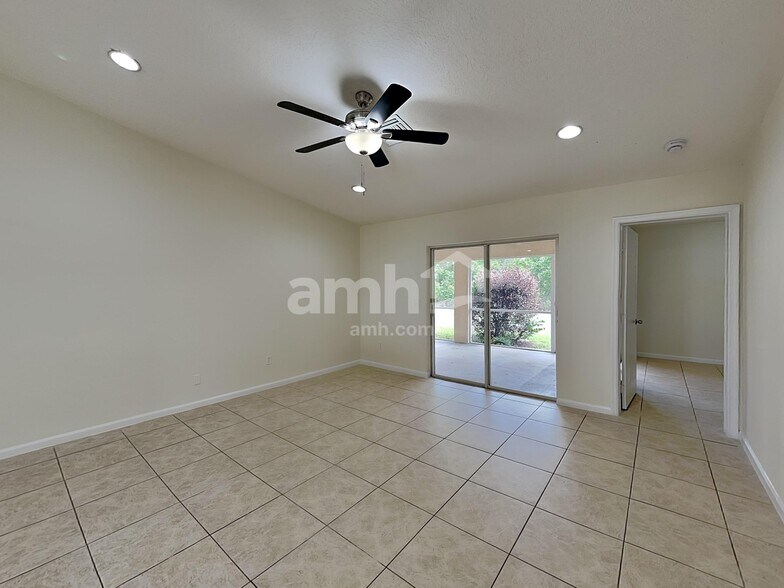 Building Photo - 1009 SW Alcantarra Blvd