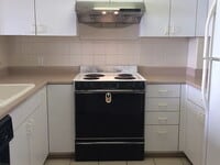 Building Photo - "Charming 1-Bedroom Oasis in the Heart of Oakland – Your Perfect Urban Retreat Awaits!"