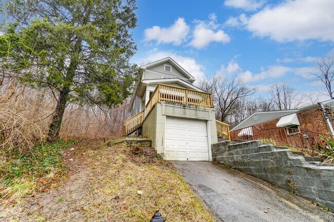 Building Photo - Three Bedroom Home in Covington!