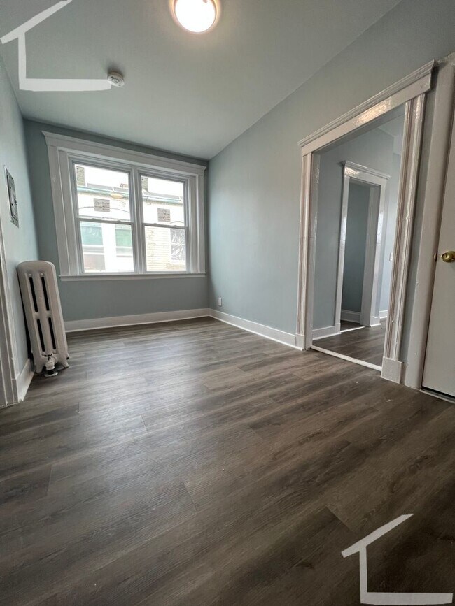 Building Photo - 3 bed in Allston now. No broker fee!