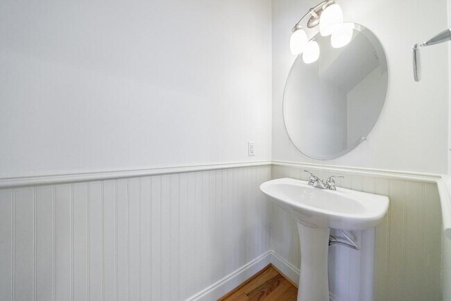 Building Photo - 970 Samples Ln NW