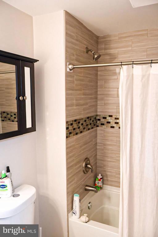 Building Photo - 1734 Bolton St