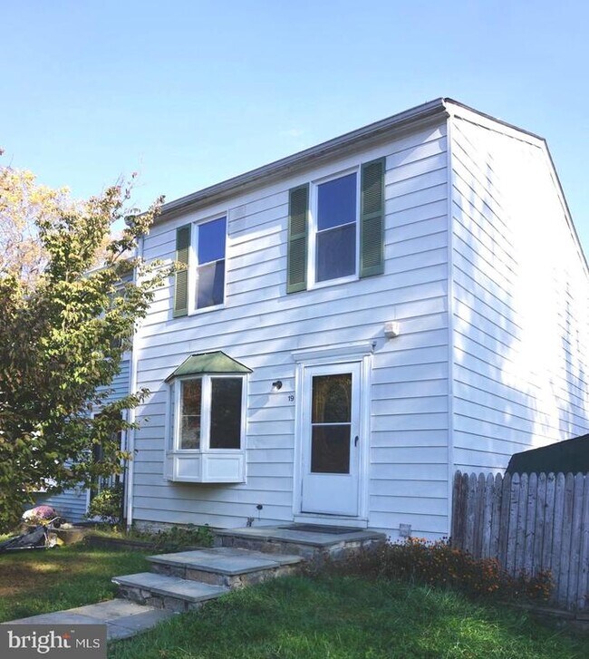Building Photo - 19 Shady Spring Pl