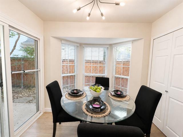 Building Photo - 300 Lamesa Ct