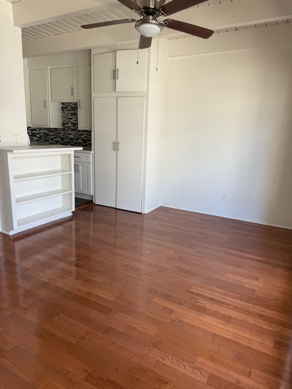 Building Photo - 1909 Beachwood Dr