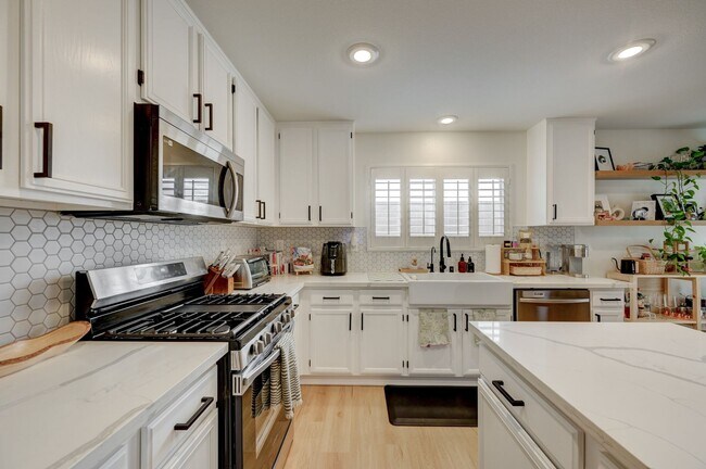 Building Photo - Beautiful Two Story Home Ready for Immediate Move-In