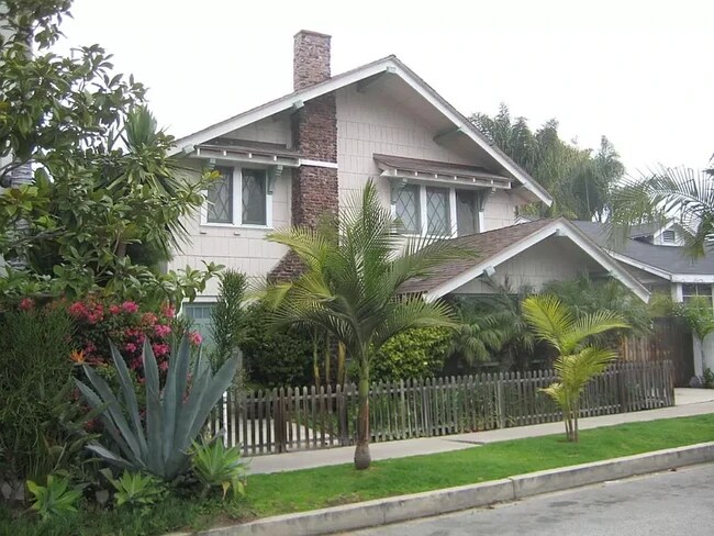 Building Photo - 1423 Cabrillo Ave