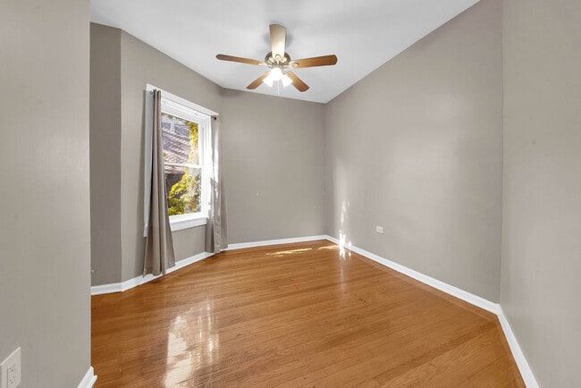 Building Photo - 1121 W Columbia Ave