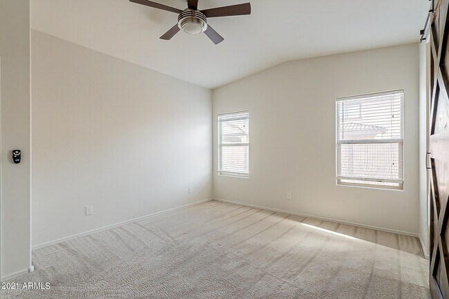 Building Photo - 2669 E Bellerive Dr