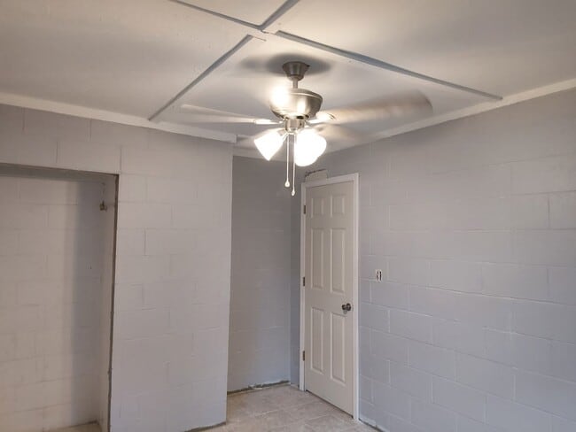 Building Photo - Stinson