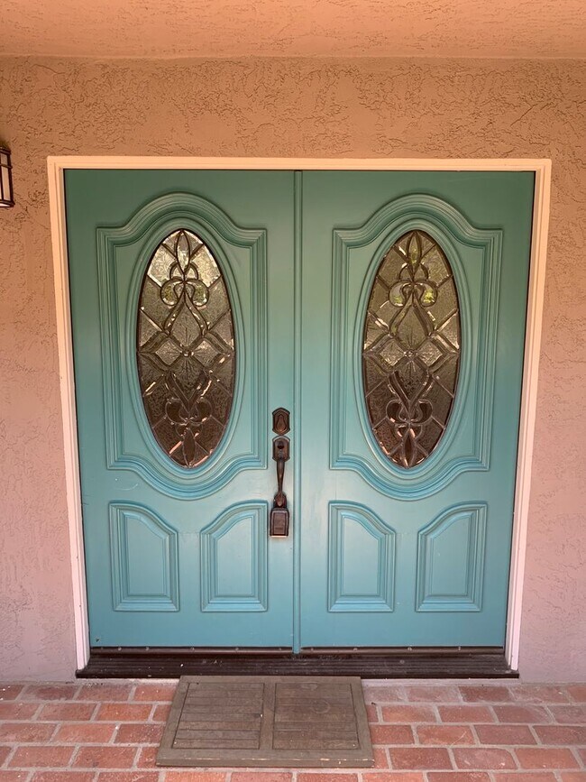 Building Photo - MIC