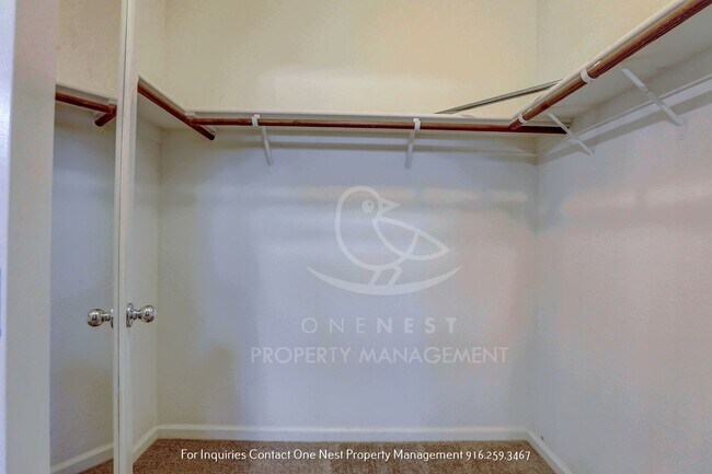 Building Photo - 3 bedroom, 2 bathroom Charming Plumas Lake...