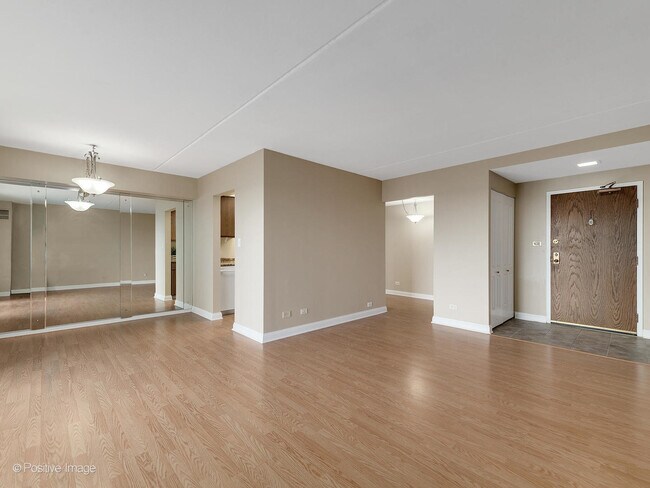 Building Photo - 6340 Americana Dr
