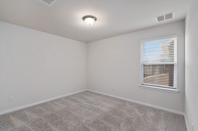 Building Photo - Huge 5-Bedroom Home for Lease in South Austin