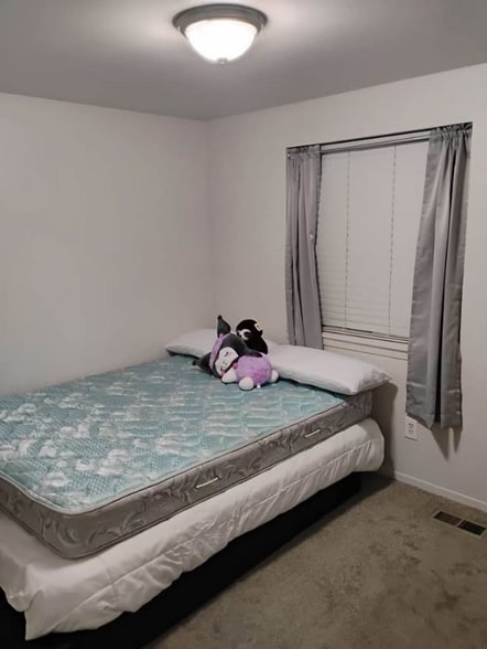 Building Photo - 230 E Center St