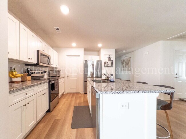 Building Photo - 3083 Day Dream Ln