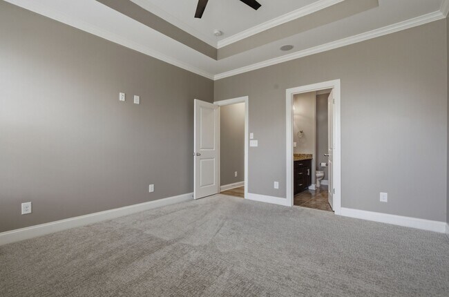 Building Photo - 5036 Winslow Dr
