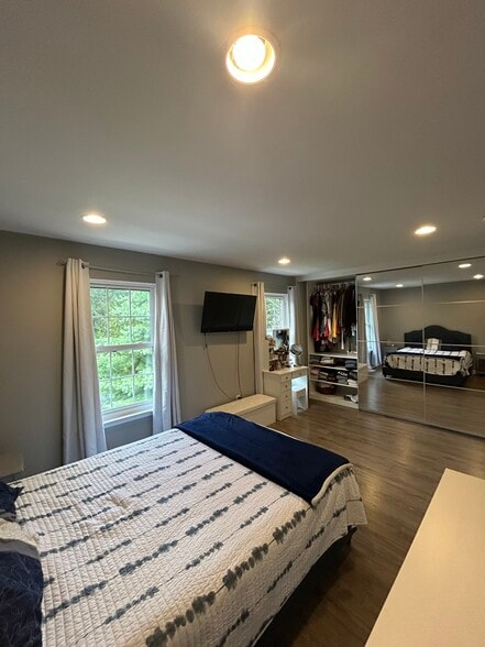 Building Photo - 448 Saint Giles Ct