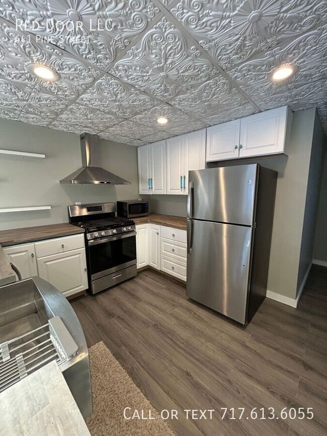 Building Photo - 641 Pine St