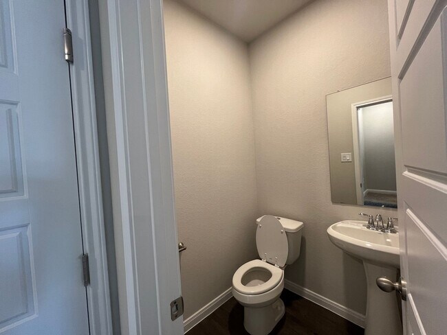 Building Photo - Luxury 3/2 Duplex in Seguin, Texas