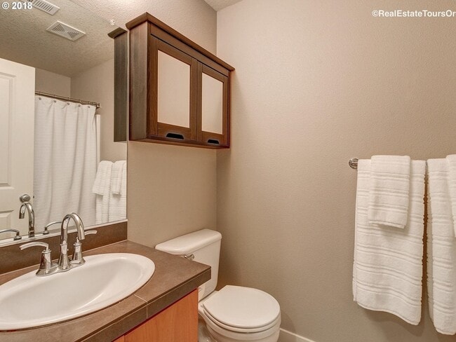 Building Photo - Amazing Location in NW Portland! Gorgeous 2 BD Townhome in Arbor Parc!