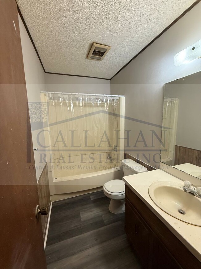 Building Photo - 8401 Woodview Dr N