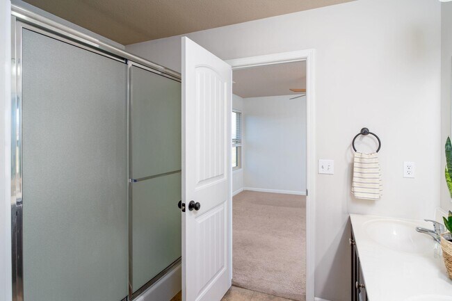 Building Photo - 5803 Abercorn Dr