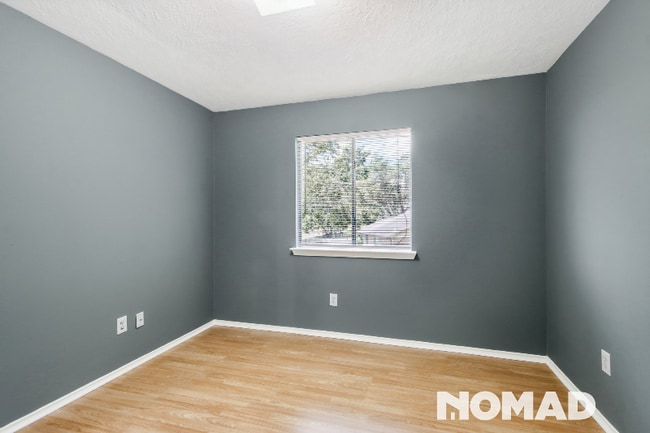 Building Photo - 2040 Sandy Knoll Dr