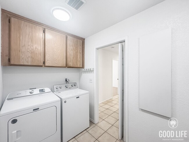 Building Photo - Cozy Escondido 3BR/2BA with A/C, large bac...