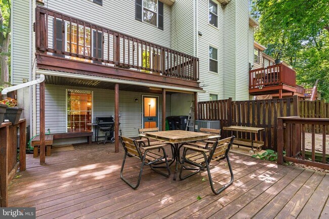 Building Photo - 15649 Mews Ct