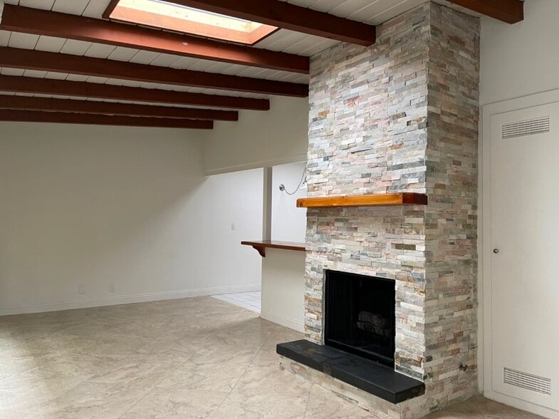 Building Photo - 1427 Manhattan Beach Blvd