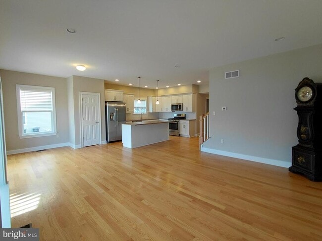 Building Photo - 912 Cemetery Rd