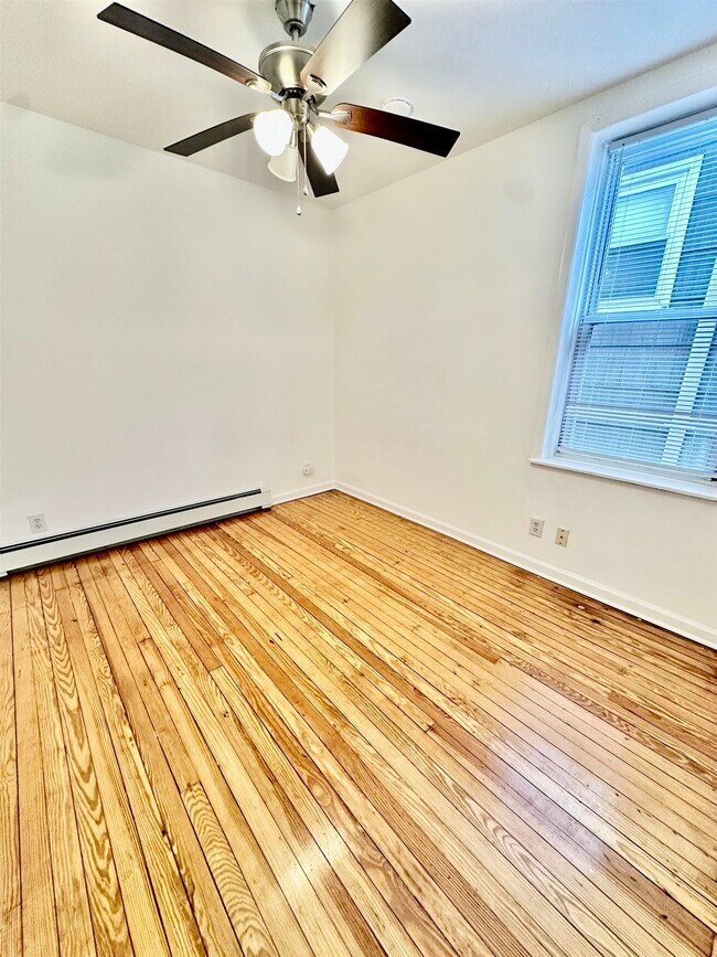 Building Photo - 247 Clendenny Ave